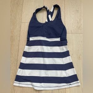 Lululemon Tank w/ pockets on front - Size 4